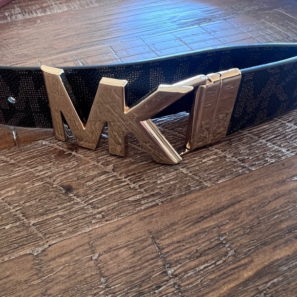 Michael Kors Black/Brown Leather Belt with Gold MK Buckle “reversible” - Picture 3 of 7